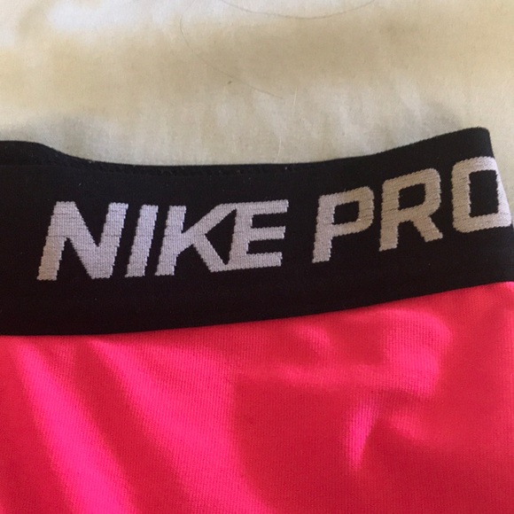Kids pink Nike pro shorts! - Picture 3 of 4